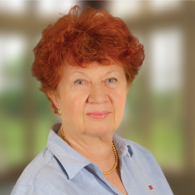 Dr Gertrud Koster